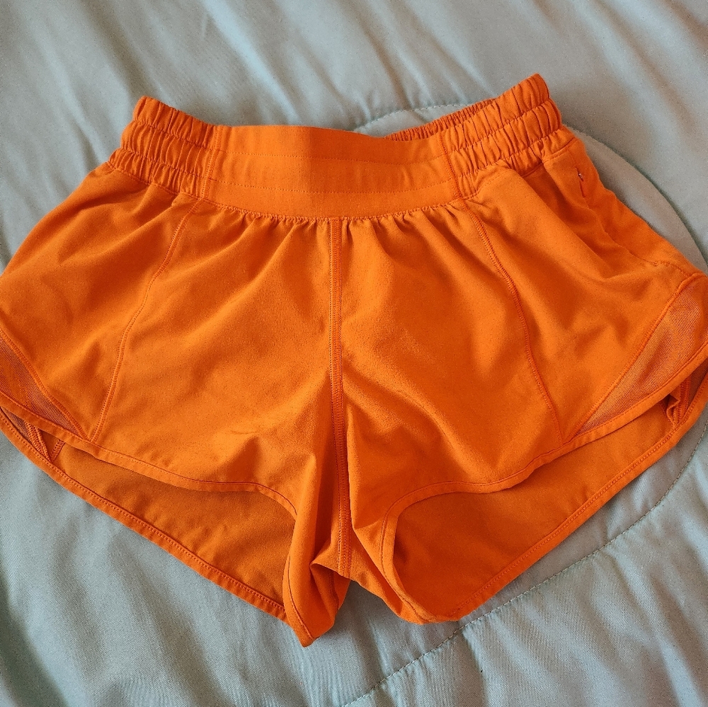 Lululemon 2.5 Low Rise Hotty Hot Shorts